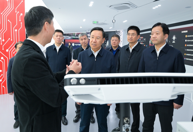 王曉暉調研成都高新企業 以科技創新引領產業升級，培育新質生產力